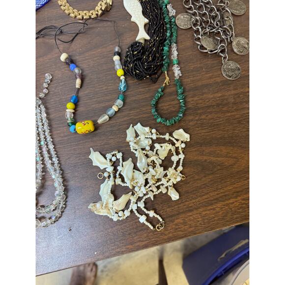 Box of vintage costume jewelry lot - Picture 13 of 15